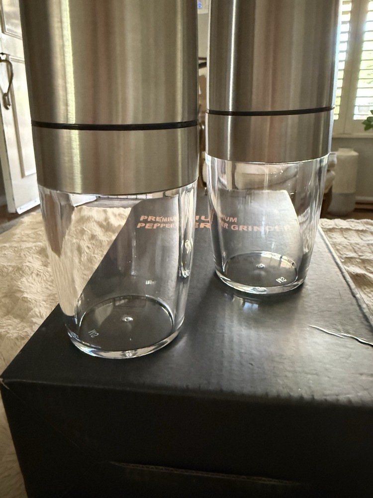 2 Pack Electric Salt & Pepper Grinder Set, Automatic Gravity Salt & Pepper Mill
