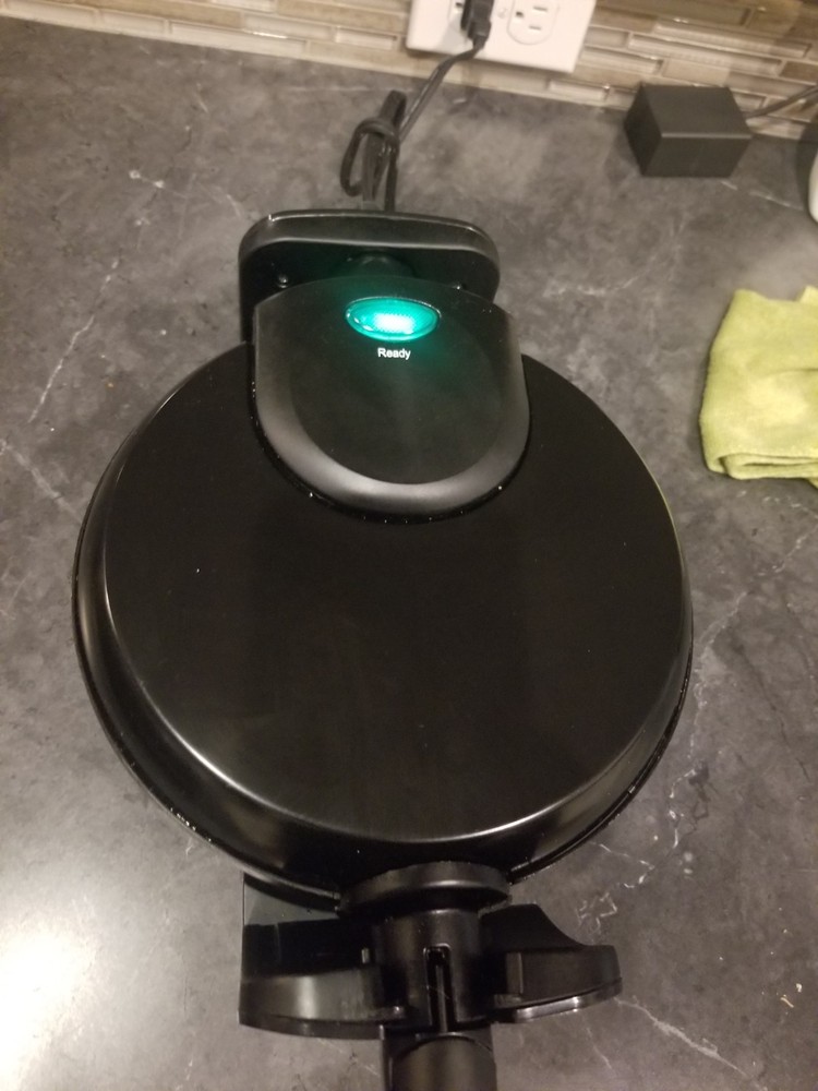 Bella Rotating Non-Stick Waffle Maker~Model TSK-2126BW TESTED--WORKS!!