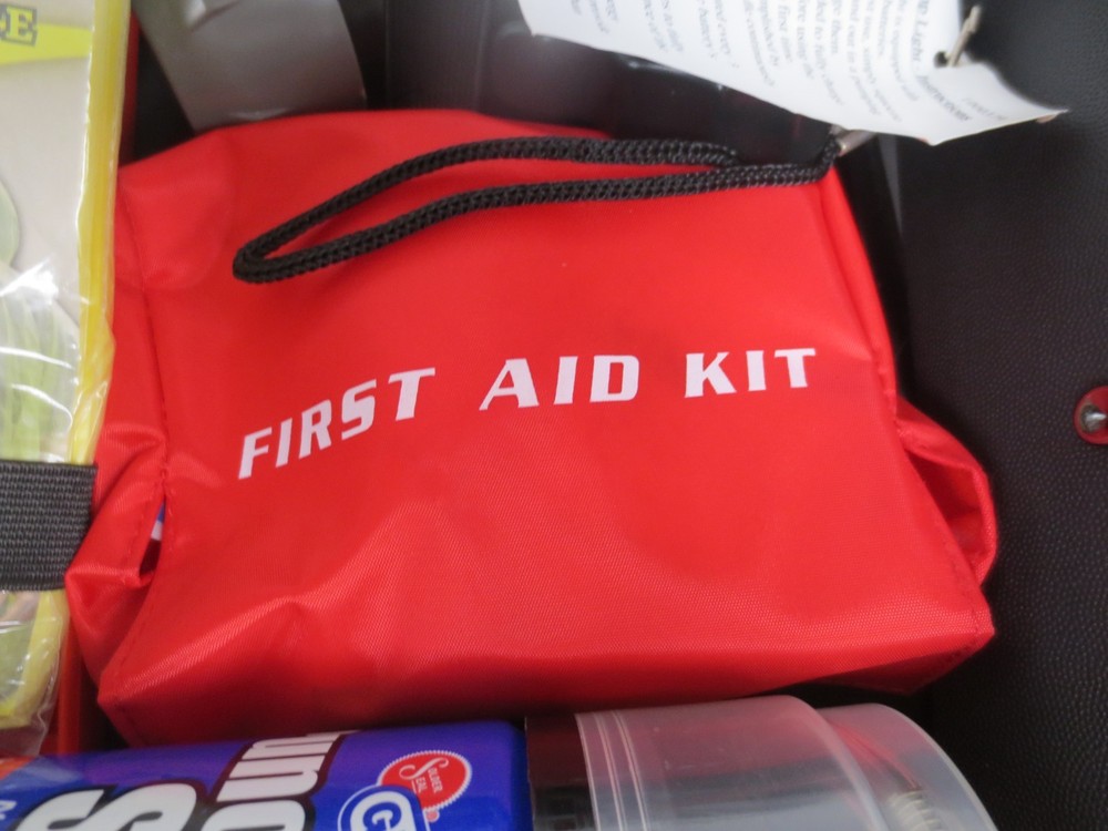 ROADSIDE ASSISTANCE KIT