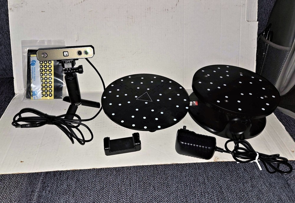 RevoPoint Mini 3D Scanner, Dual Axis Turn table, Barely used
