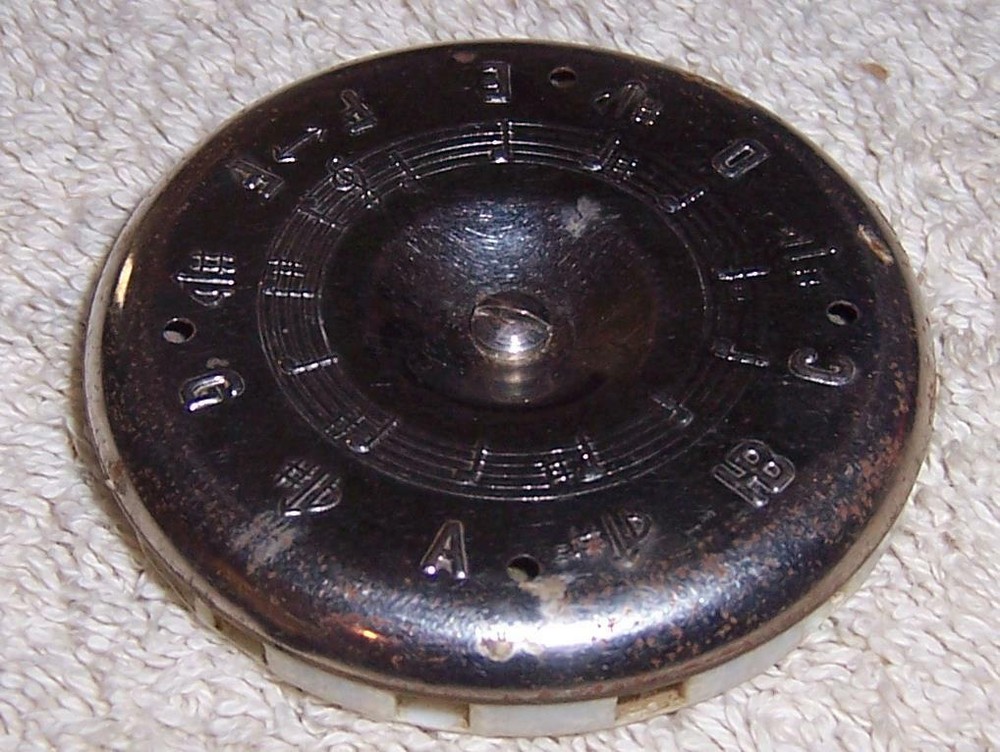 Vintage Pyramid Chromatic Pitch-Pipe