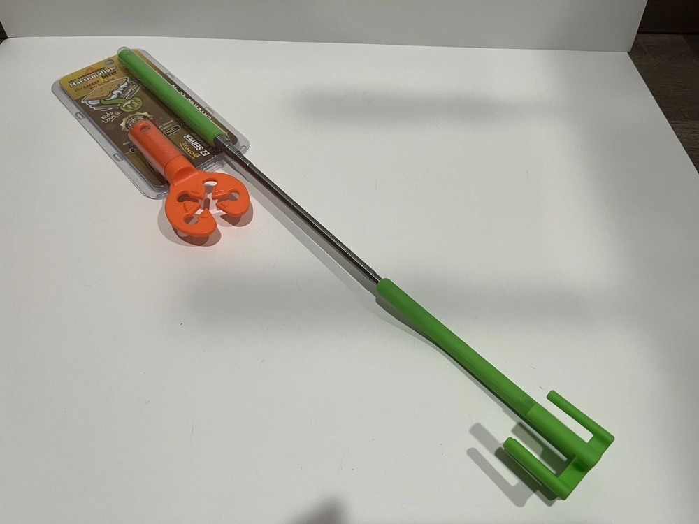 Marshmallow Mitt Telescoping Roasting Pole Camp Fire S’mores Tool - New
