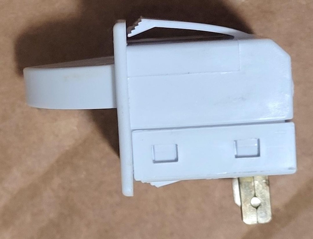 FRIGIDAIRE MODEL GRSS2652AF3 REFRIGERATOR LIGHT SWITCH 241547902