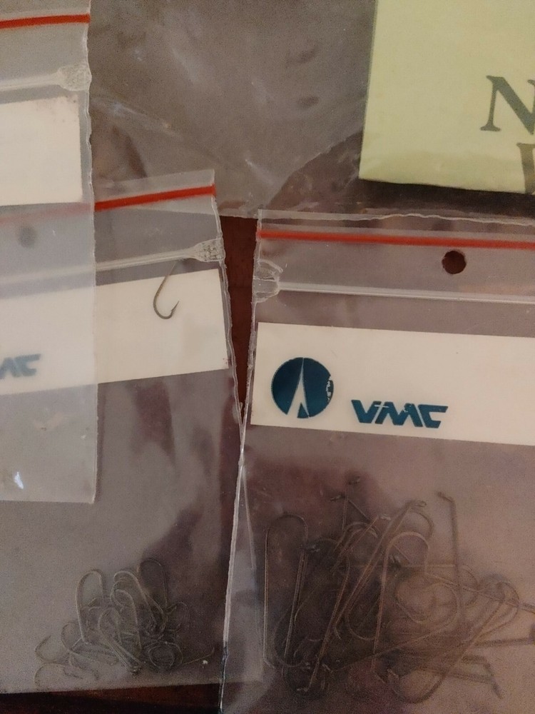 Orvis Fly Tying Kit Vintage Tools, Hooks ,feathers, missing reference book