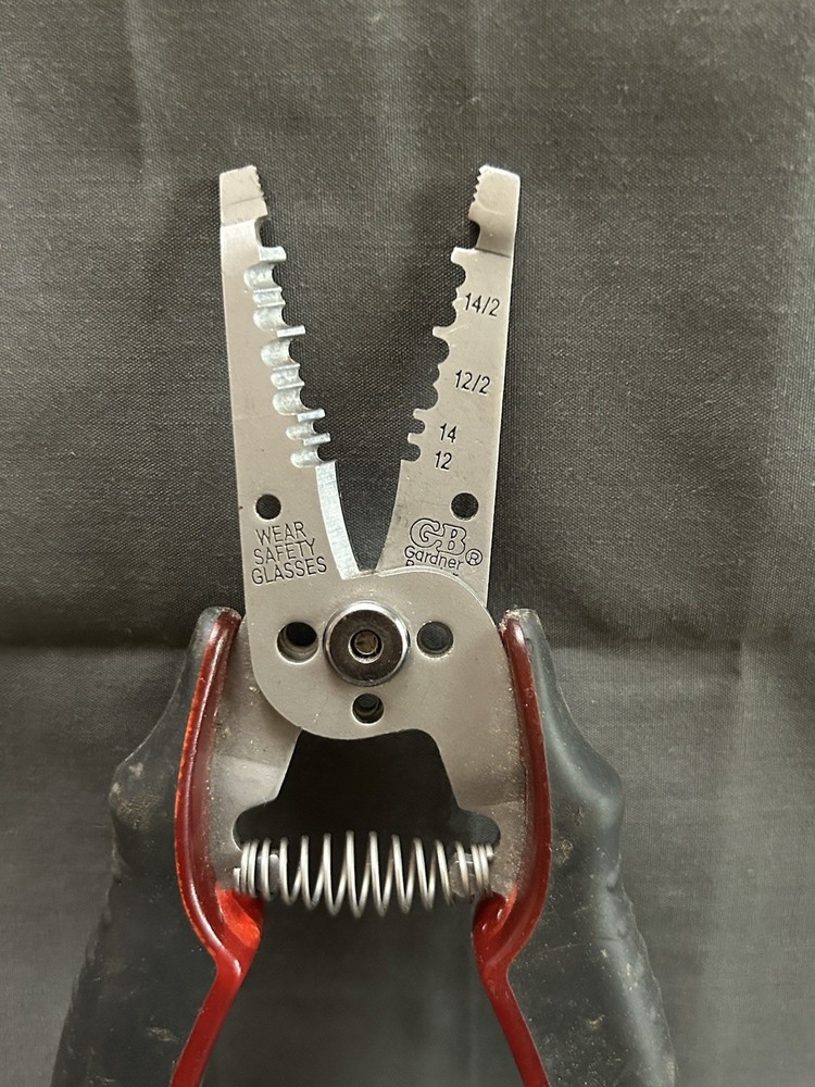Gardner Bender GST-224 Voltage Sensor & Wire Stripper