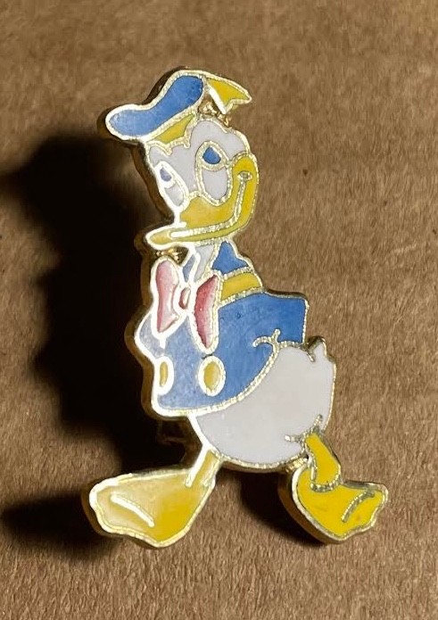 Donald Duck small 1" pin