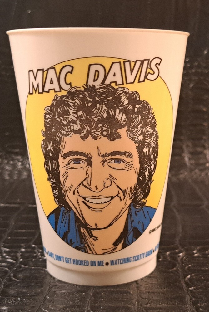 Vintage Mac Davis 1976 7-11 Animation Slurpee Cup