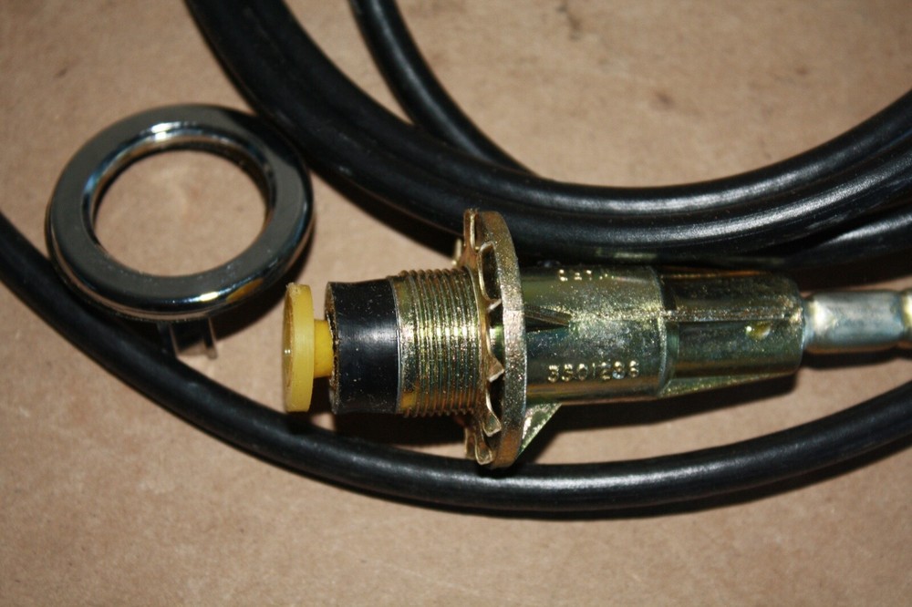 MOPAR 4048254. 1974-79 C-Body Antenna Cable Package
