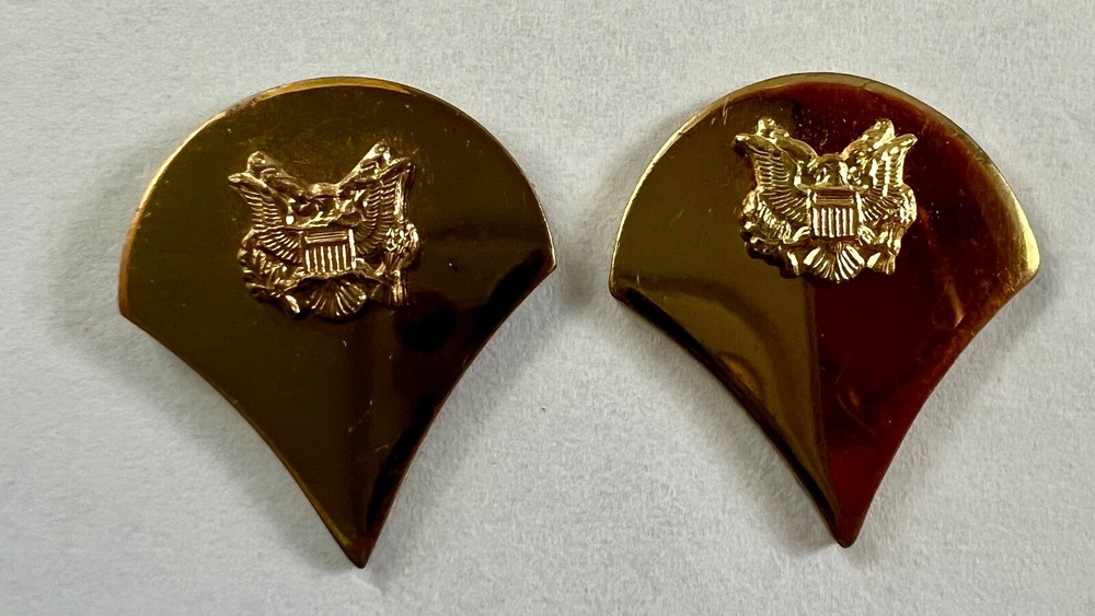 Specialist 4 (E4) Rank Collar Insignia US Army