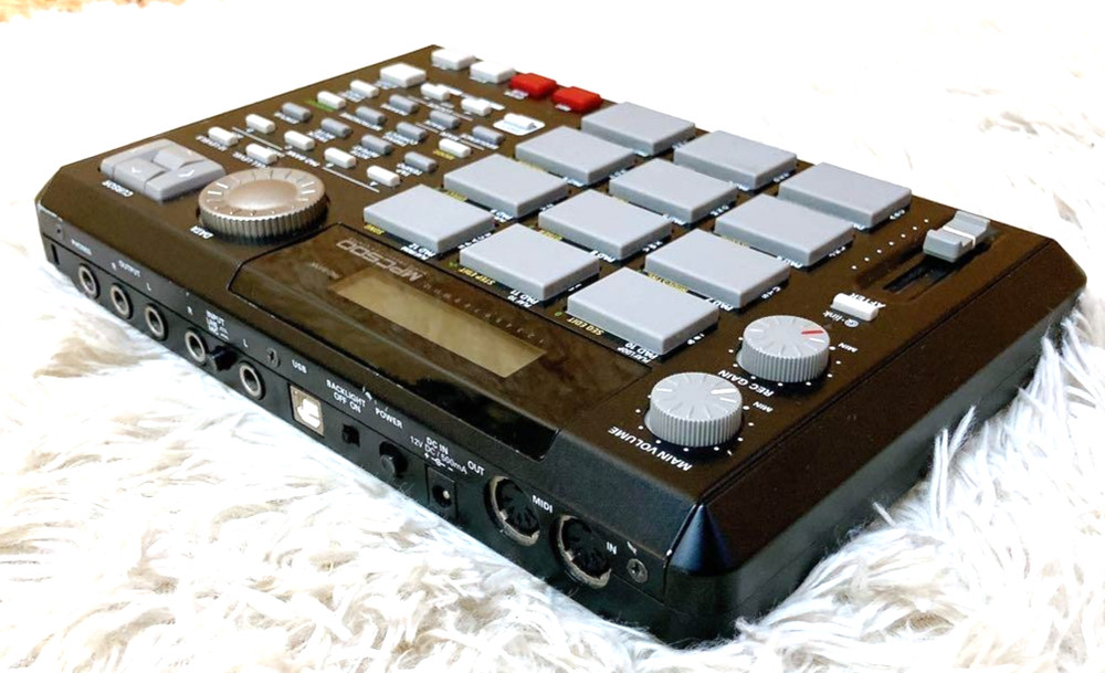 Akai Professional MPC500 Portable Sampler Sequencer Basic functions Tested Used