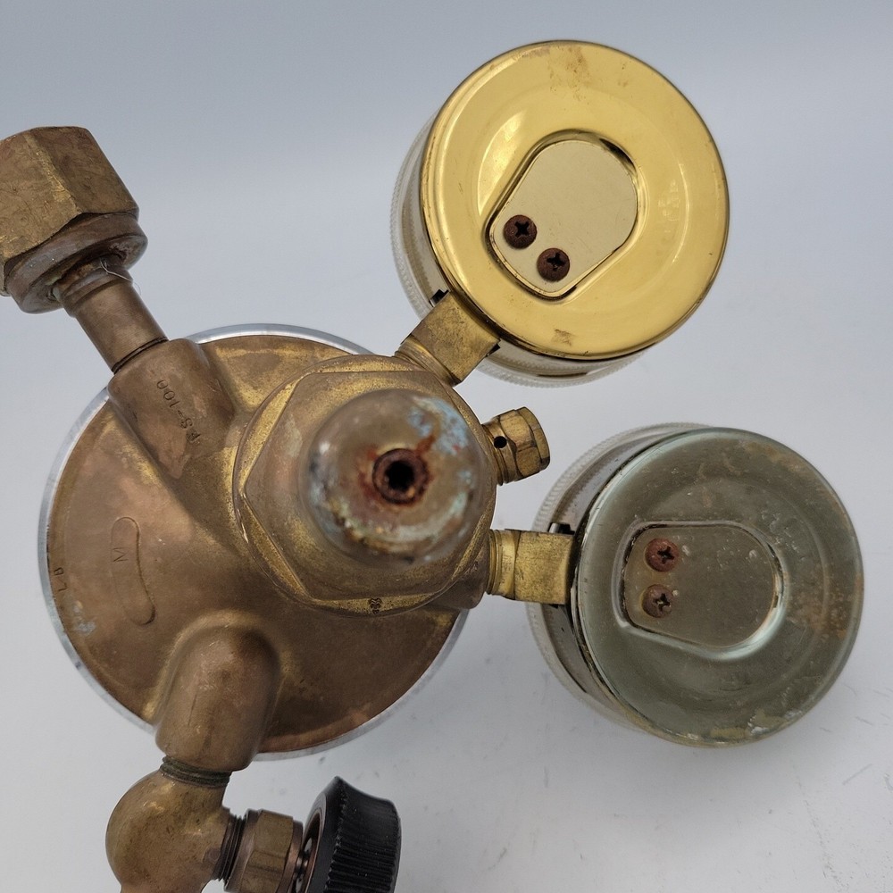 Fisher Scientific Company Regulator