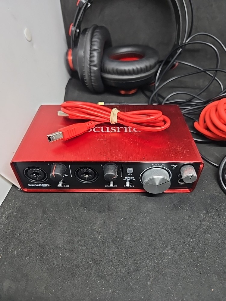 Focusrite Scarlett 2i2 Studio 2nd Gen USB Audio Interface w Microphone
