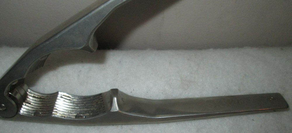 SKYLAB Nut and Lobster Shellfish Crab Cracker PLUS 2 PICKS