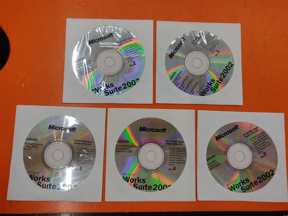 ⭐️⭐️⭐️⭐️⭐️ Microsoft Works Suite 2002 5 CD Set - READ