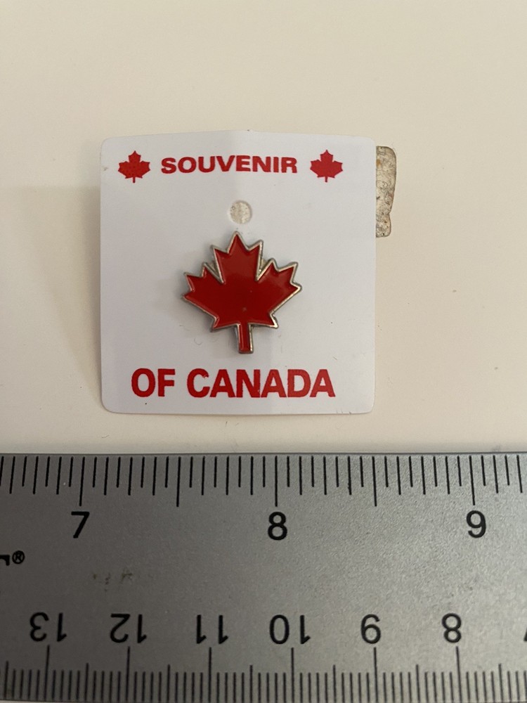 Canada Maple Leaf Lapel Pin P45