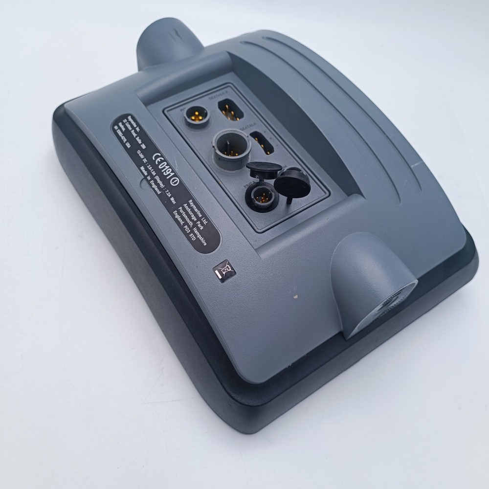 Raymarine C80 Chartplotter GPS Fishfinder Radar 8.4 LCD Display MFD E02020 Sonar