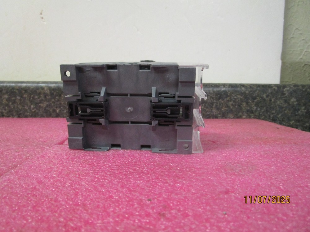 OPENED BOX NEW ABB OT100F3 3P Disconnect Swithc with Handle