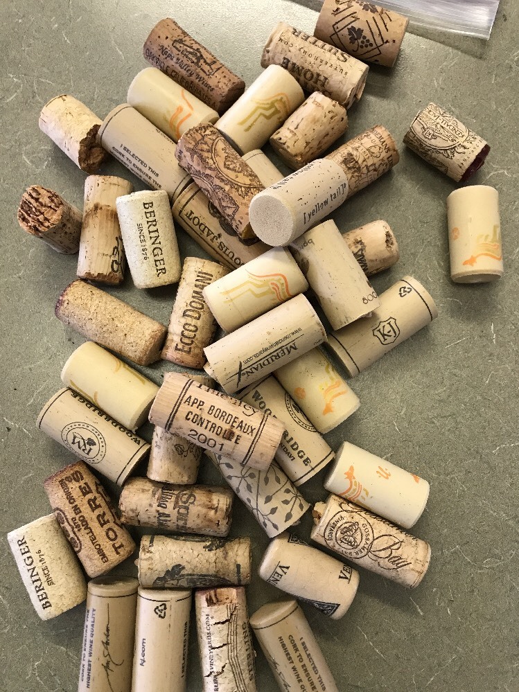 40 WINE CORKS CRAFT PROJECT