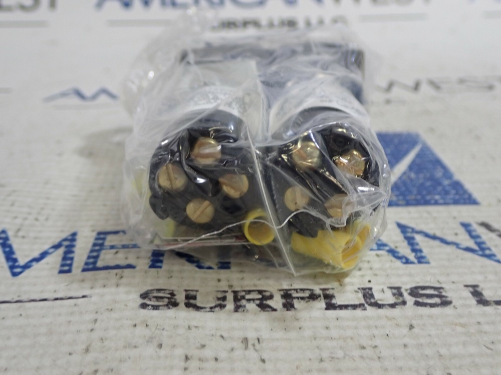 Appleton SPBBU2DBL Universal Pushbutton *NEW