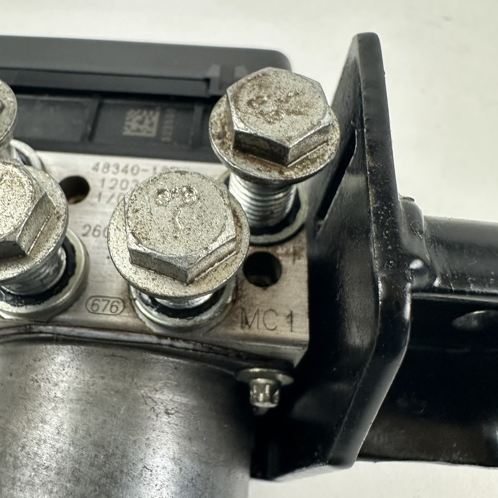 Harley Davidson DYNA Super Glide Custom 2012 ABS pump modulator controller block