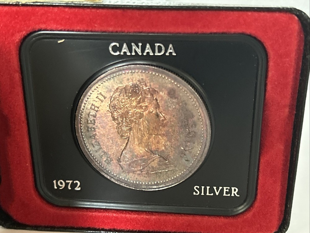1972 Canada Silver Dollar 0.500 - Nice Toning in case