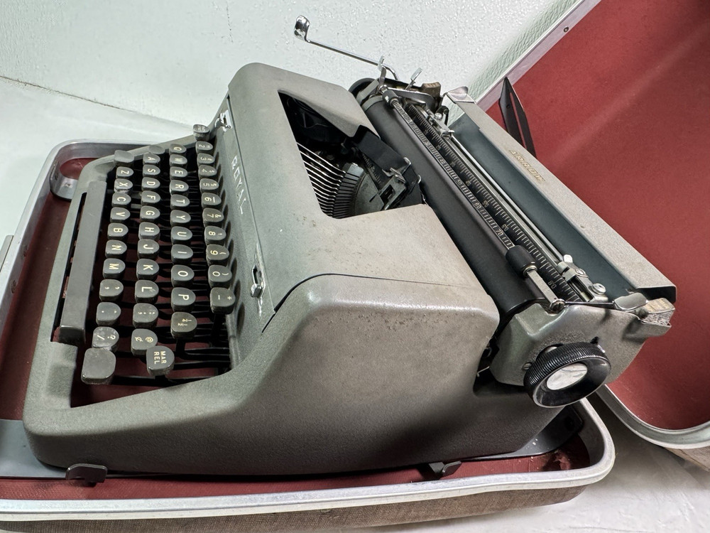 Antique 1952 Royal Arrow Typewriter Tested & Working