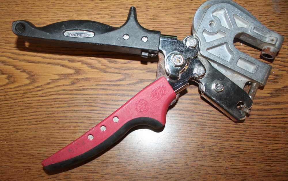 Malco PL1R Stud Crimper Tool Shows some surface Rust AO4076653