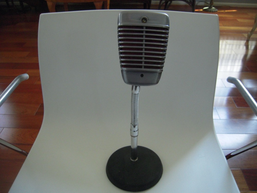 Vintage Shure Brothers Model 51 Dynamic Microphone working