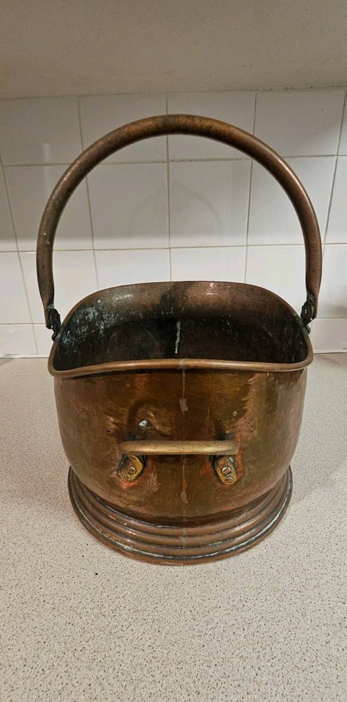 A stunning quality Large Antique Copper Coal Scuttle,Fireside.