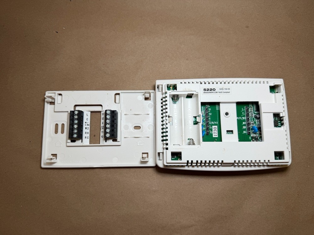 Braeburn 5220 Universal Programmable Thermostat