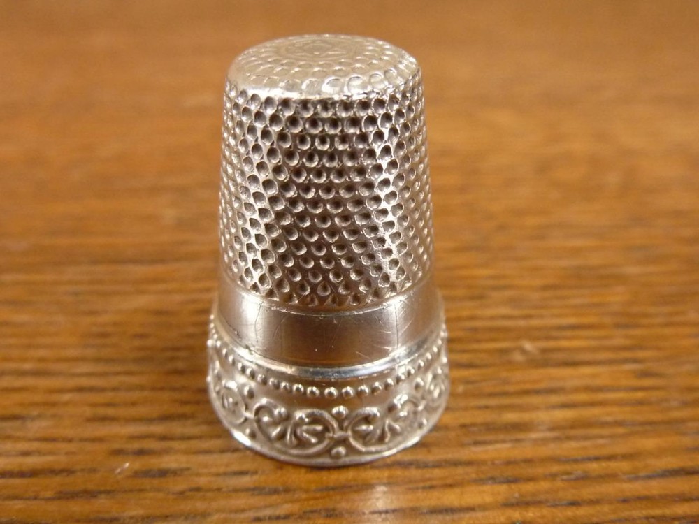 A nice Vintage Thimble 925 Sterling silver