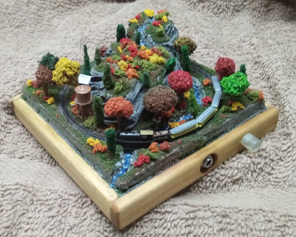 Incredible 4"x4" running train layout, hand-held !