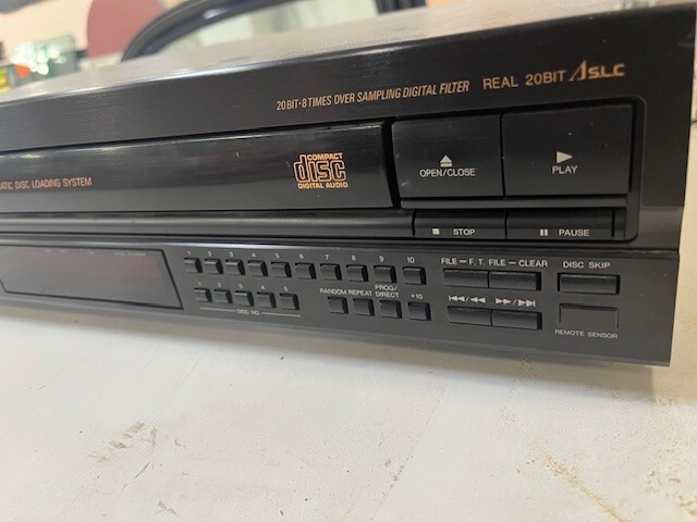 Denon DCM-520 Auto 5-Disc Loading PCM Audio Technology CD Changer