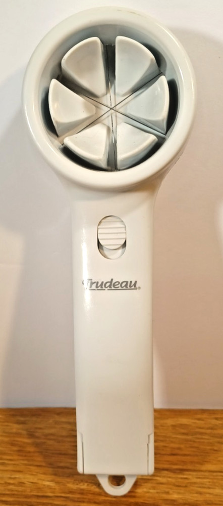 Vintage TRUDEAU 7586 Handheld Egg Slicer