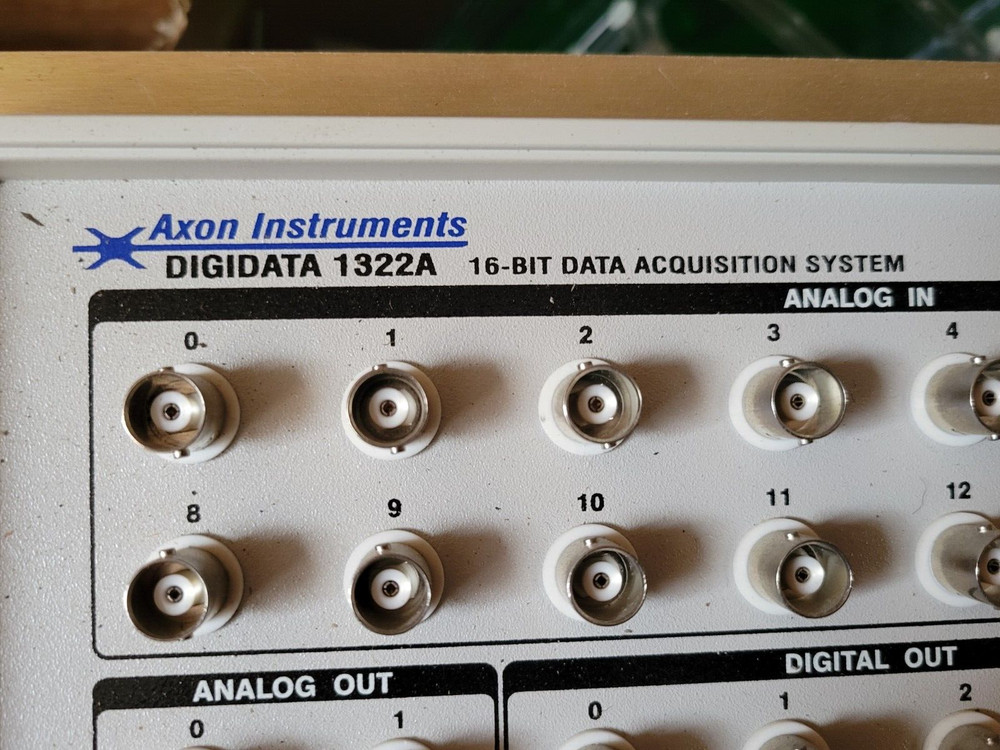 Axon Instruments Digidata 1322A 16-Bit Data Acquistion System-Powers On