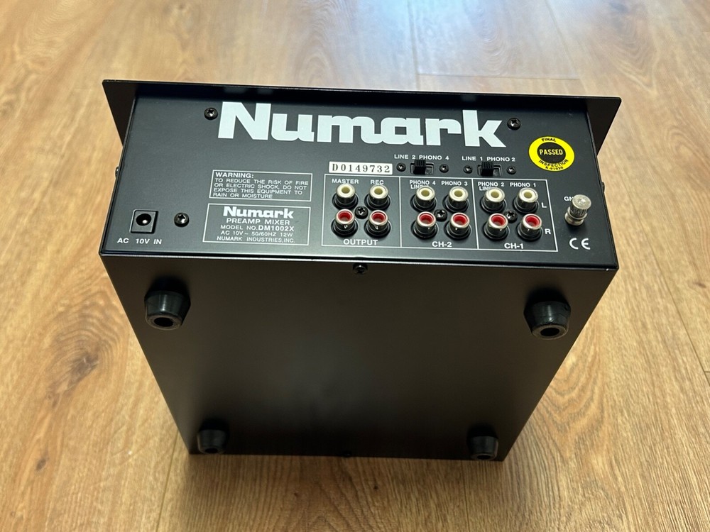 NUMARK DM1002MX - DJ Mixer - Professional Mixer - Black