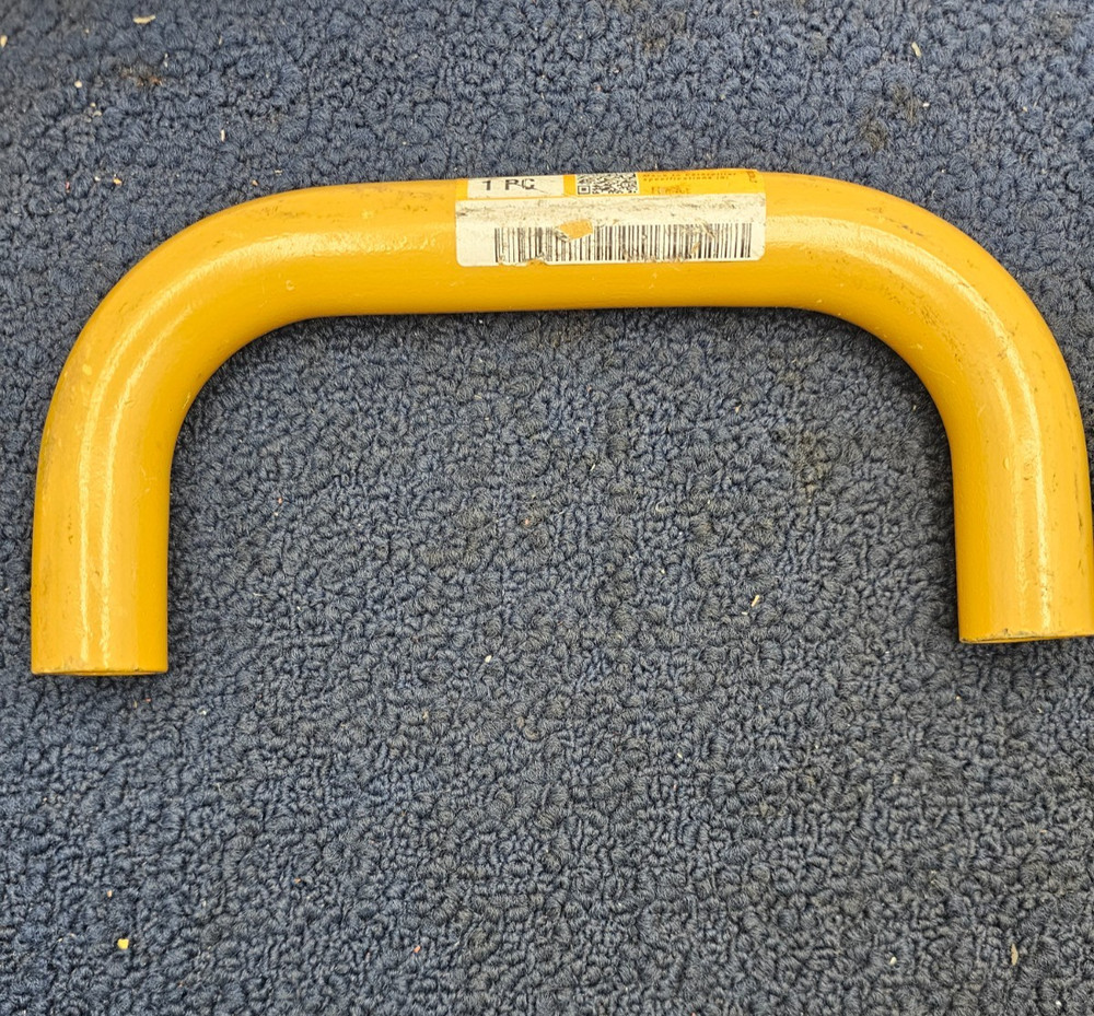 CAT 8G-2019: Machine Frame Grab Handle