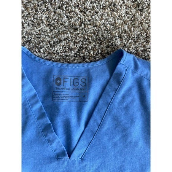 FIGS Technical Collection Scrub Top Women's Medium Light Blue V Neck