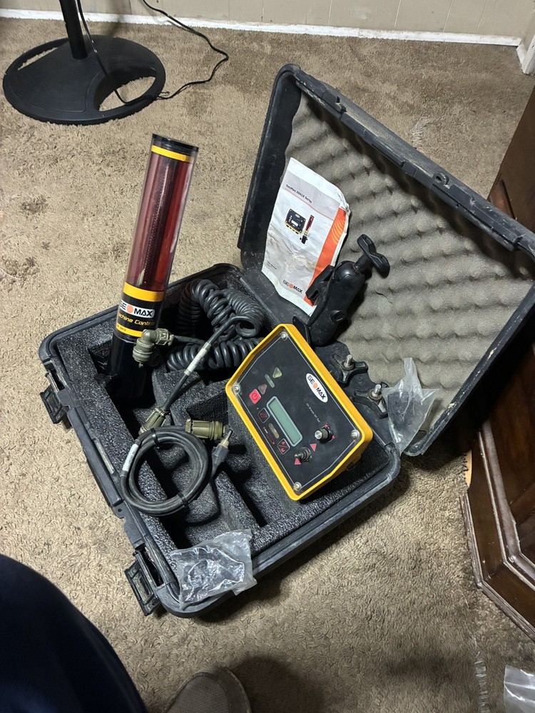 GeoMax ZEN10 Series Machine Control System with Display and Sensor