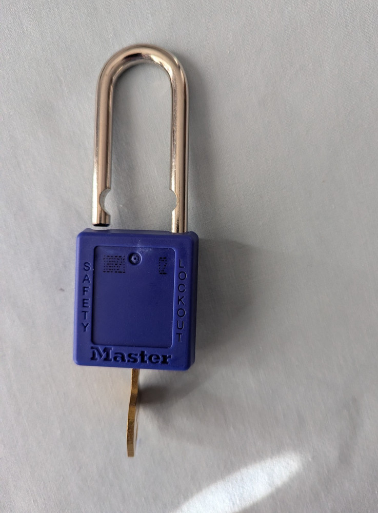 6 Master Lock 410 Lockout Padlocks (5) RED (1) BLUE Different Key Type NEW