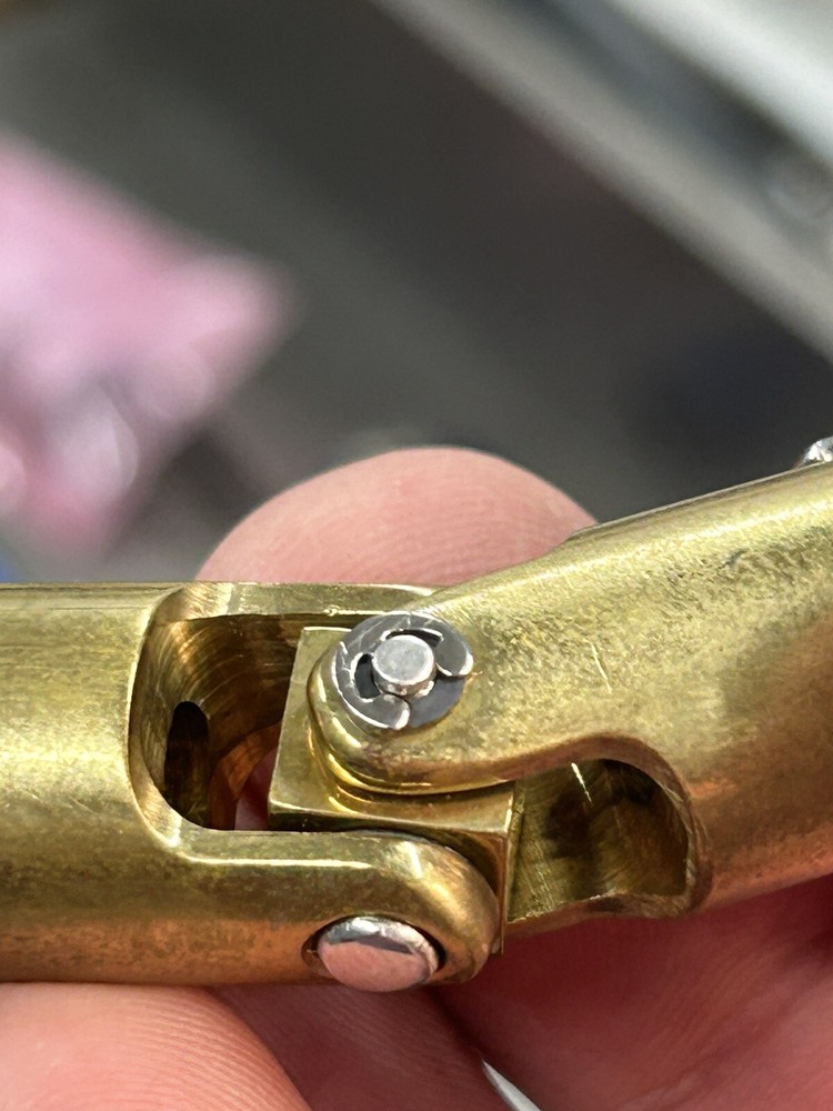 QTY 1 UNKNOWN MAKER SOLID BRASS UNIVERSAL JOINT 1/4" BORE BOTH ENDS 2 SET SCREWS