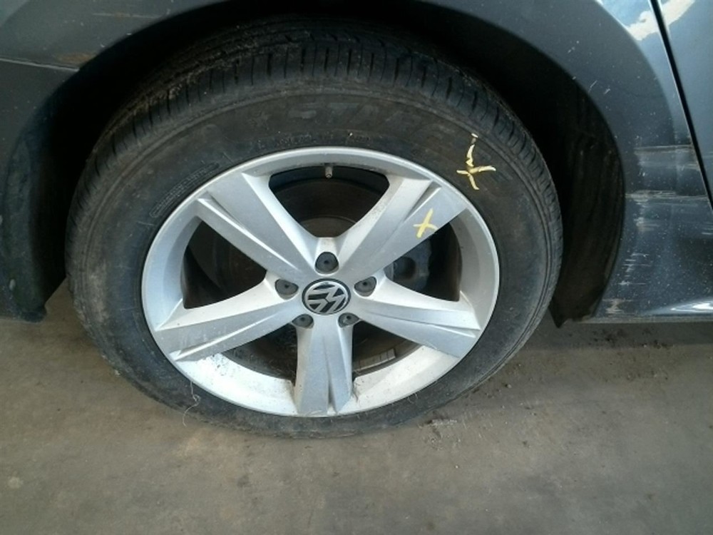 PASSAT 2013 High Mounted Stop Light 104925612