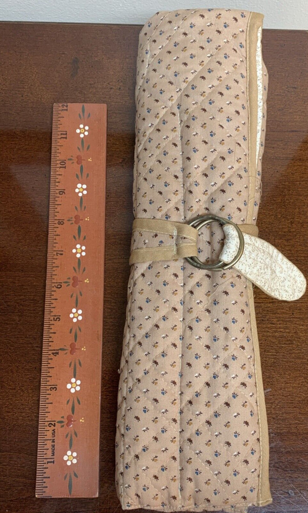 Quilted Fabric Knitting Needle Storage Case Tan Floral Pattern With Needles