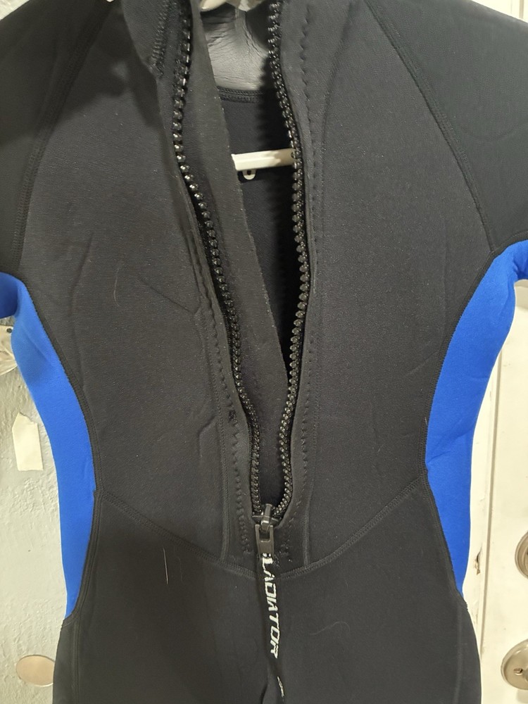 youth size 10 gladiator shorty wetsuit