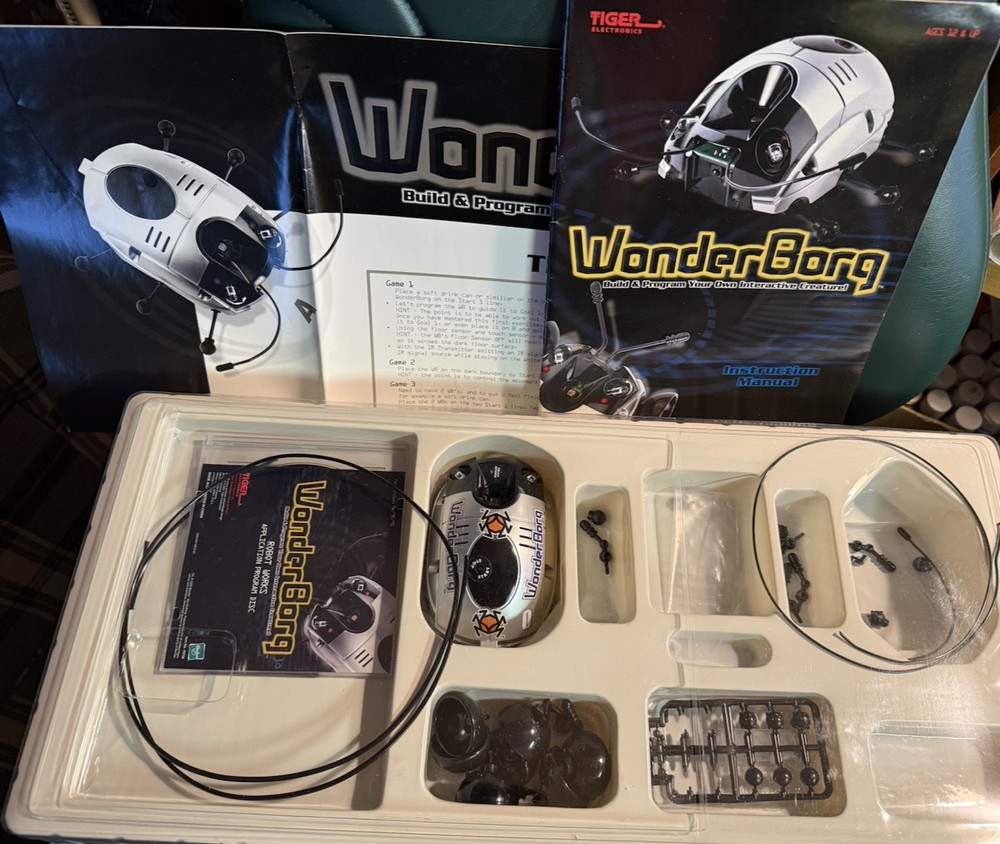 INCOMPLETE * Tiger Electronics WonderBorg Robot Kit 2001 Vtg Programmable Insect
