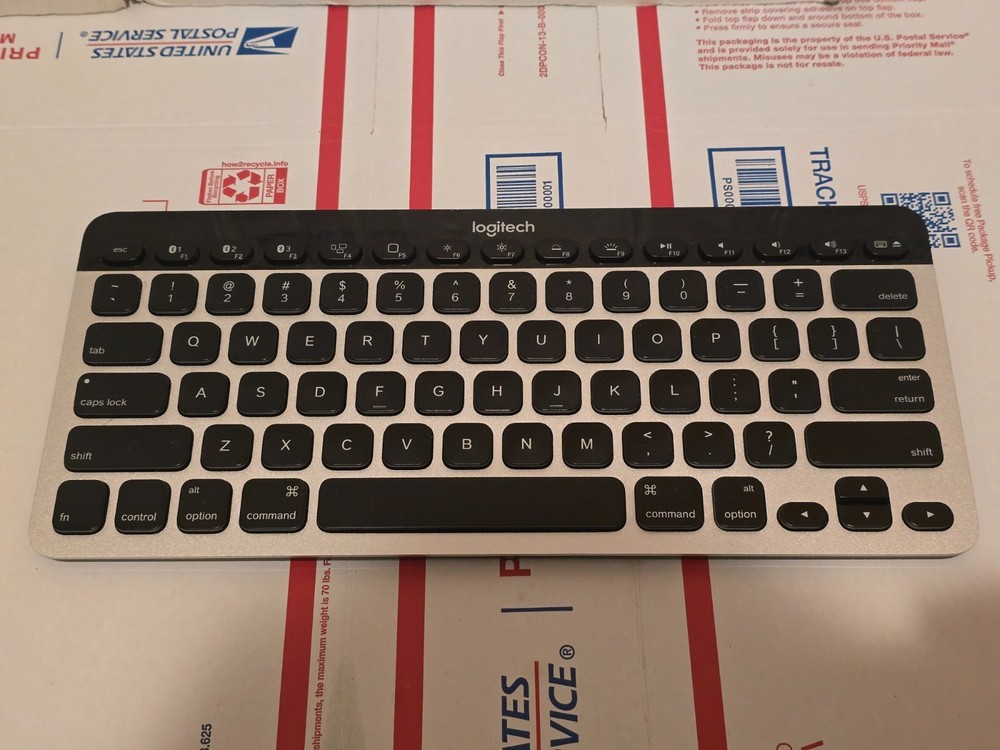 Logitech Easy Switch K811 Illuminated Bluetooth Wireless Keyboard Tested Working