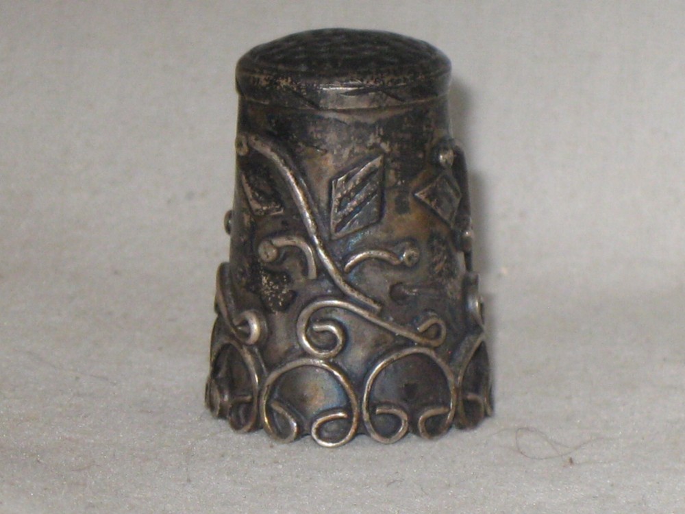 ornate vintage sterling silver thimble unique modern leaf pattern 6 grams