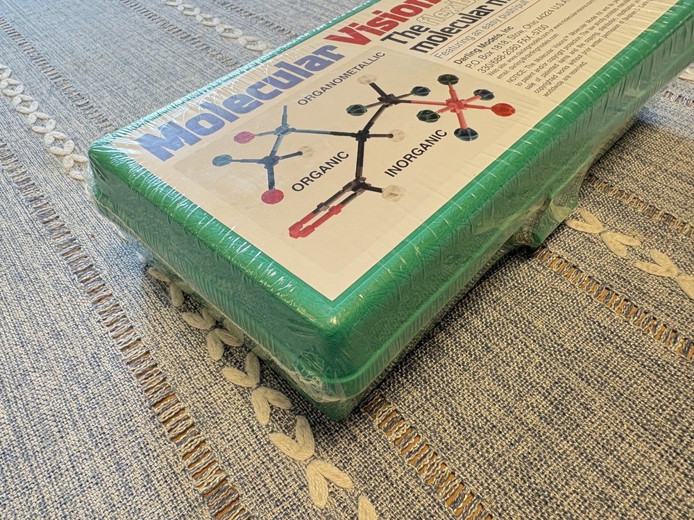 Molecular Visions The Flexible Molecular Model Kit by Darling Models 1996