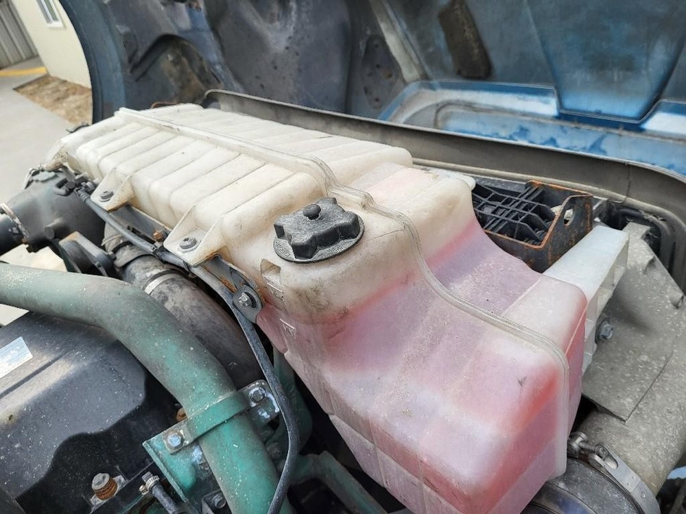 For 2013 VOLVO VNL RADIATOR OVERFLOW TANK ,  MN