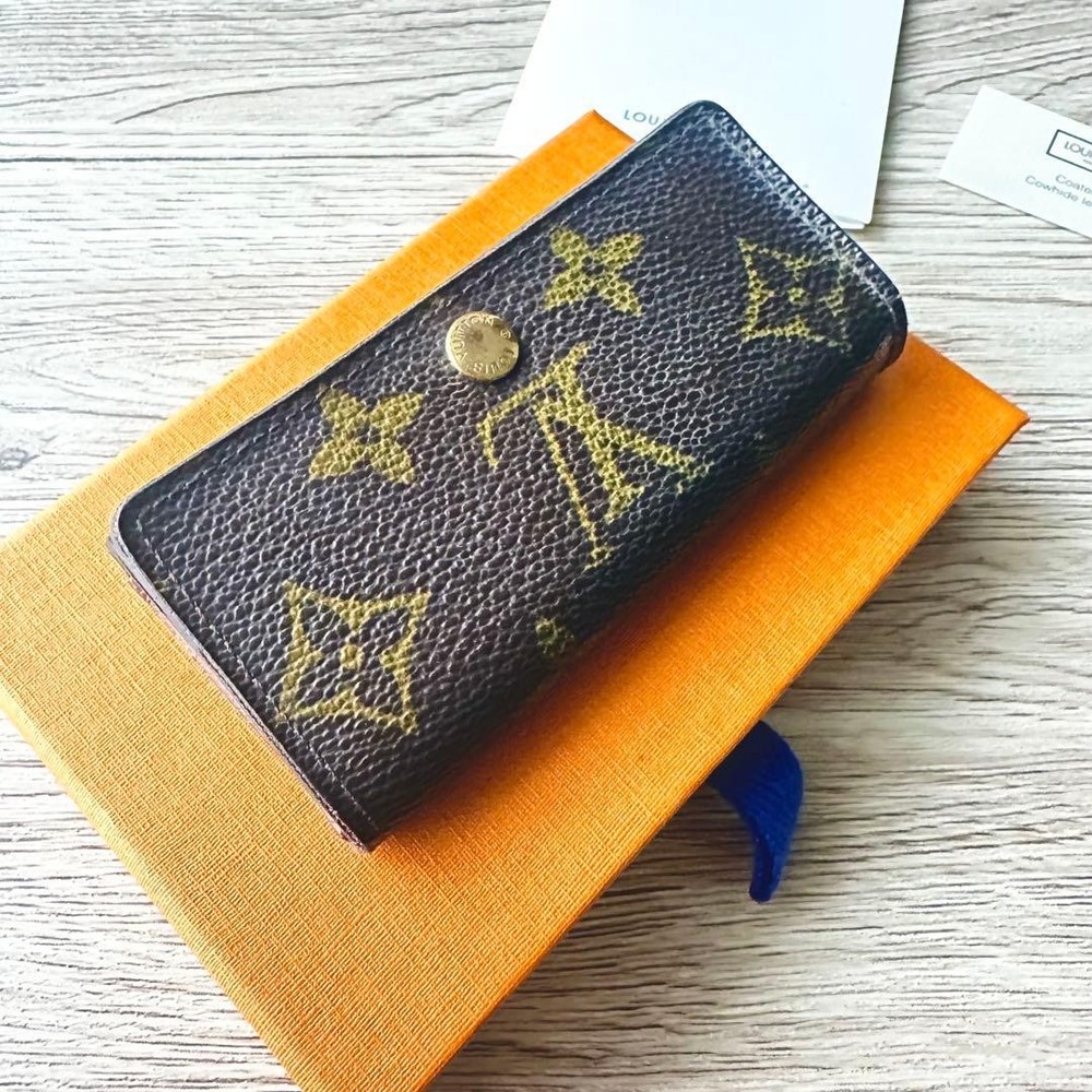 LOUIS VUITTON Monogram Key Case TH0041